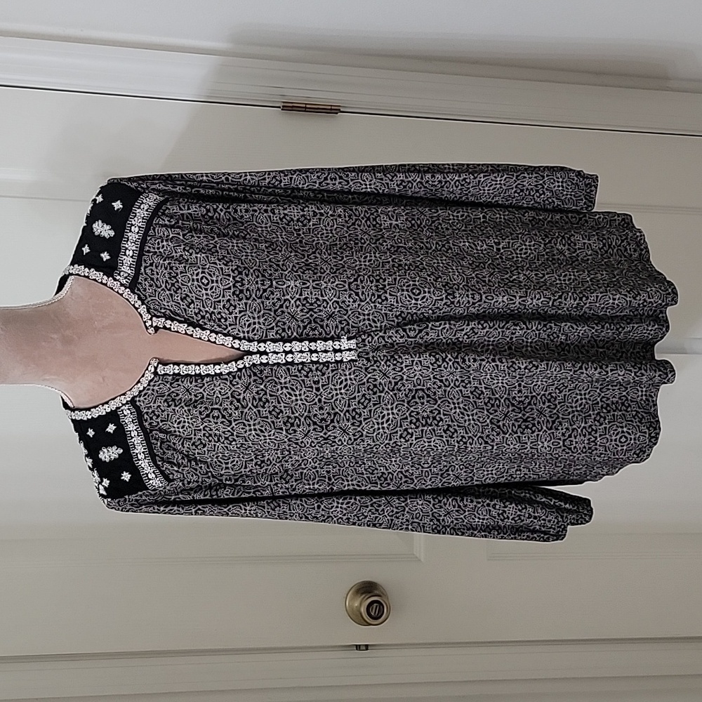 Lucky Brand, Size Unknown, Black & White Patterned Embroidered Accent Shirt